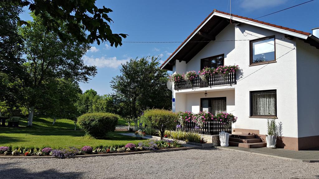Apartment Lipa Irinovac Exterior photo